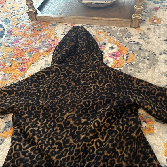 zip up cheetah - Picture 4 of 5